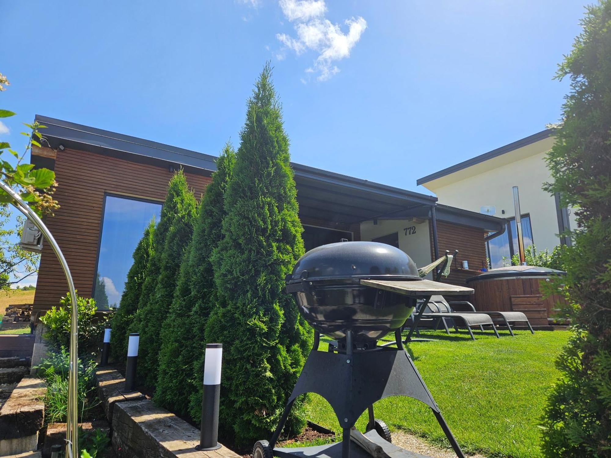 Apartman Cassovia Holcikovce ภายนอก รูปภาพ
